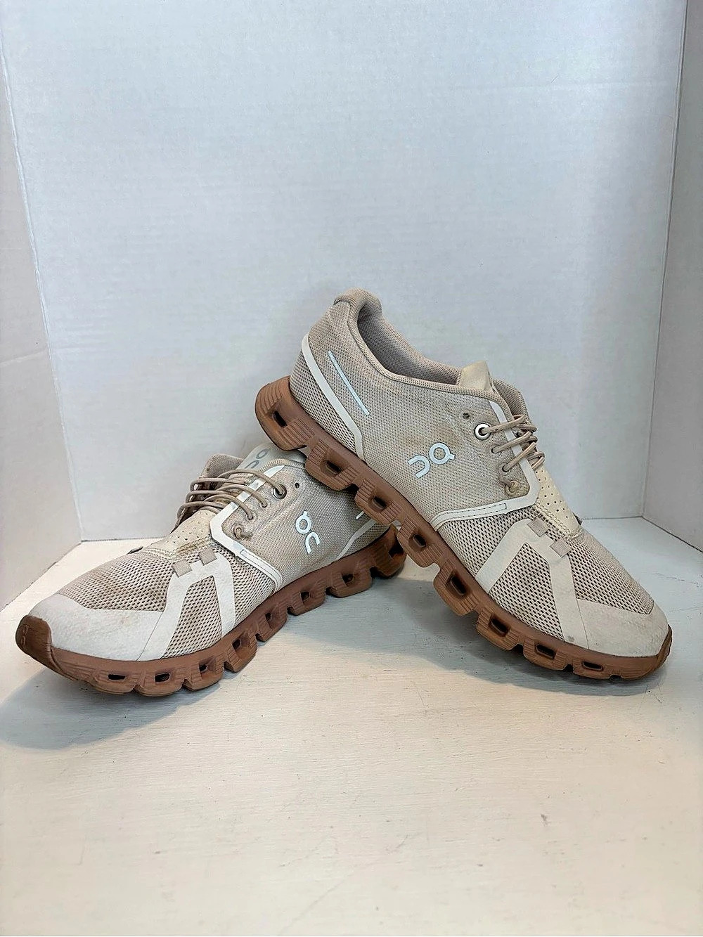 ON Cloud 5 Running Shoe Women's Size 10 Sneaker Sand Rosebrown